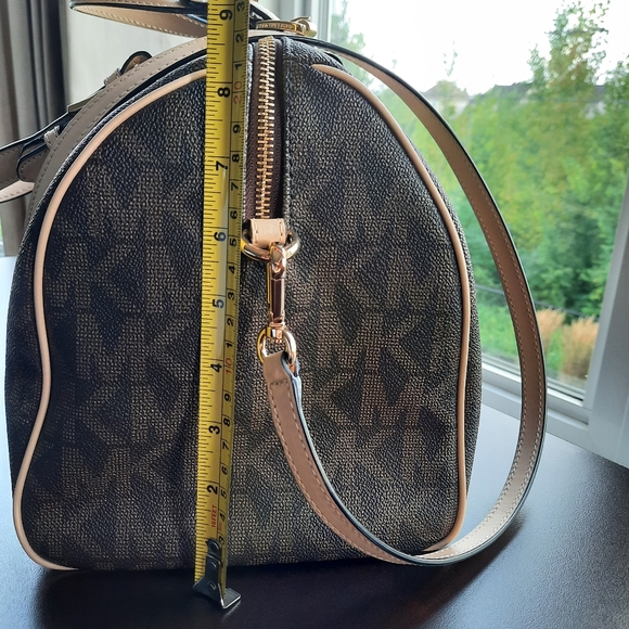 Michael Kors Crossbody Handbag - Picture 7 of 8